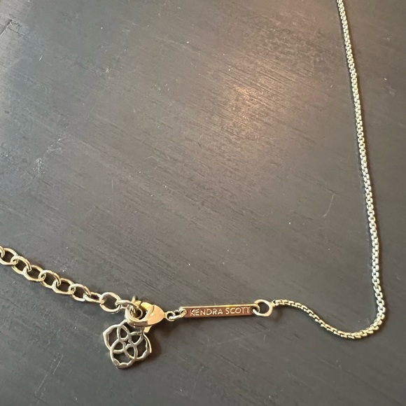 Kendra Scott Gold Sparkle Pendant Necklace - Picture 3 of 3